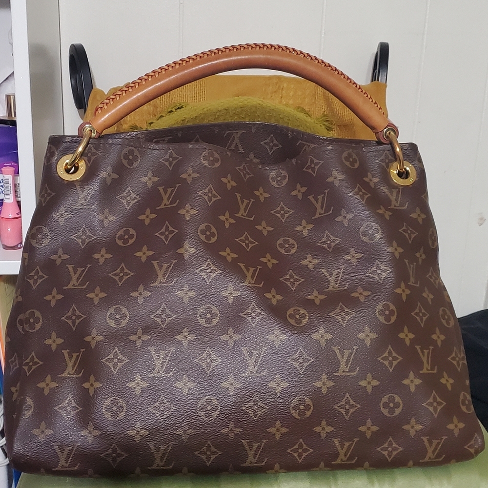 Artsy MM Monogram Louis Vuitton Bag